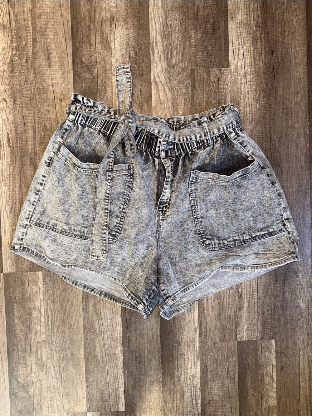 Ava & Viv Acid Wash Gray High-Waist Paperbag Women’s Shorts - 20W